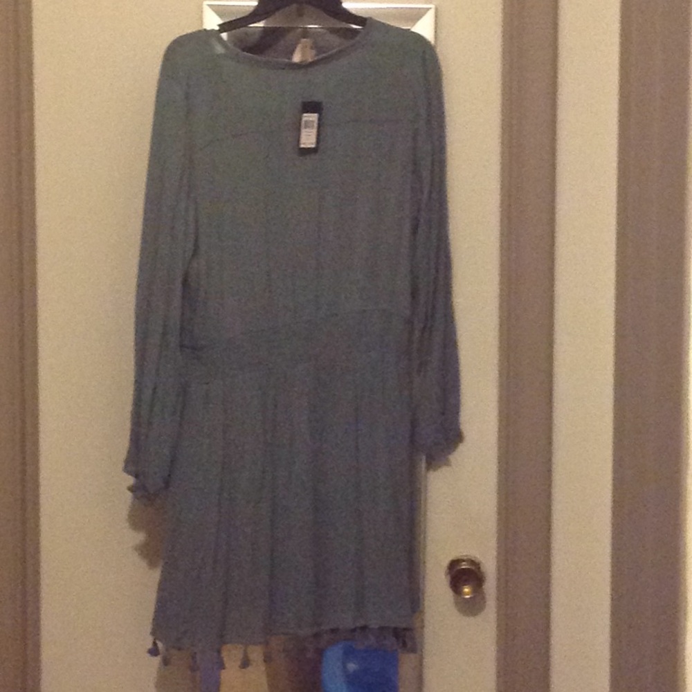 Dress - Picture 2 of 2